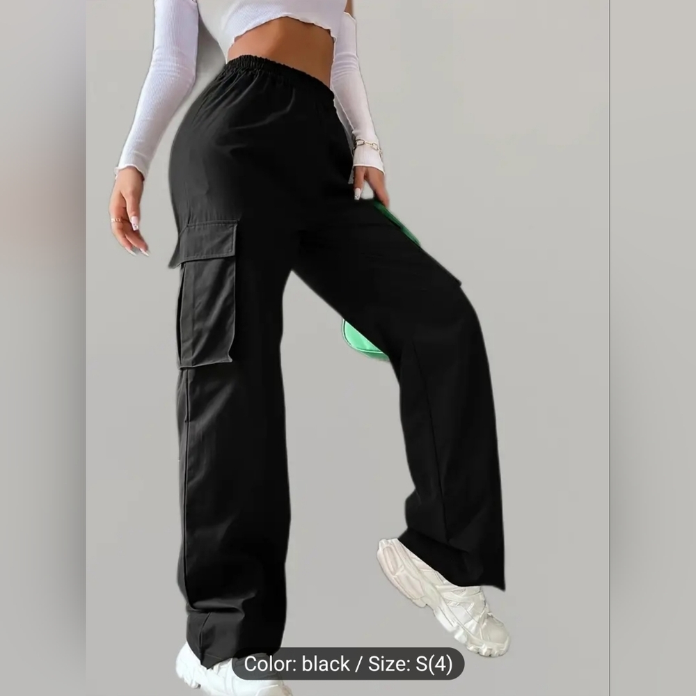NWOT - Wide Leg Black Cargo Pants in size Small